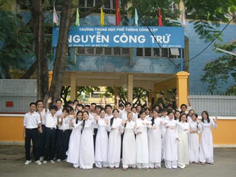 Bài giảng Địa lí Lớp 10 - Bài 12: Sự phân bố khí áp. Một số loại gió chính - Trường THPT Nguyễn Công Trứ