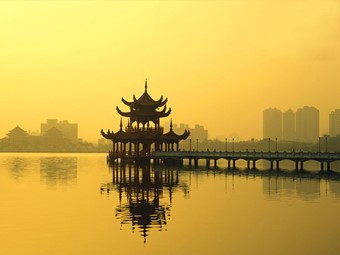 Bài giảng môn Vật lí Lớp 12 - Bài 30: Hiện tượng quang điện. Thuyết lượng tử ánh sáng